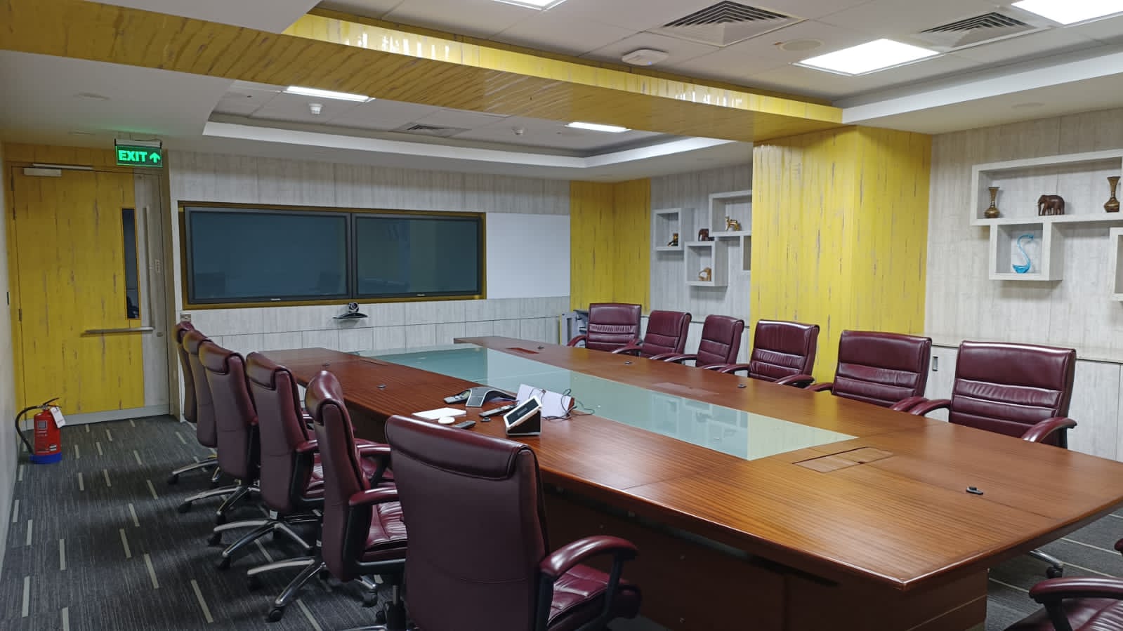 presentation-people-new-boardroom-noida-project-2
