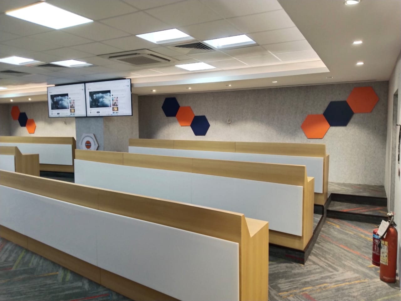 presentation-people-training-room-noida-project